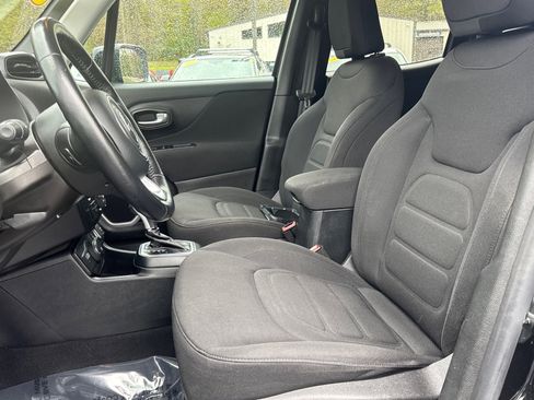 Used 2018 Jeep Renegade Latitude w/ Cold Weather Group AWD/4WD image 9