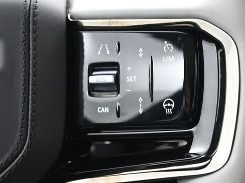 New 2025 Land Rover Range Rover Velar Dynamic SE image 20