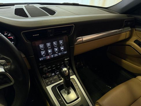 Certified 2018 Porsche 911 Carrera 4 image 18