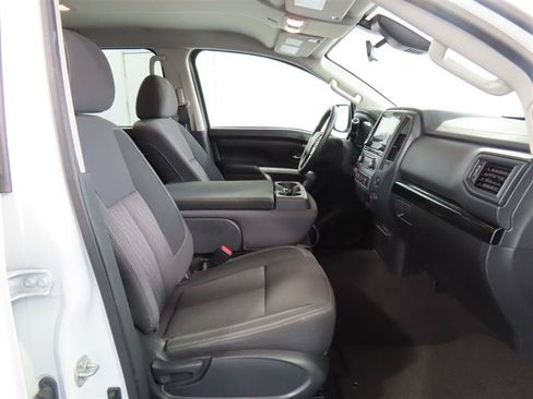Used 2022 Nissan Titan SV RWD image 31