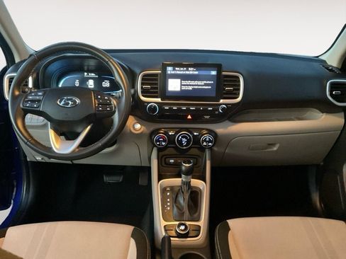 Used 2025 Hyundai Venue SEL FWD image 10