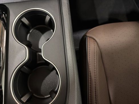 Used 2025 Honda Pilot Elite image 43