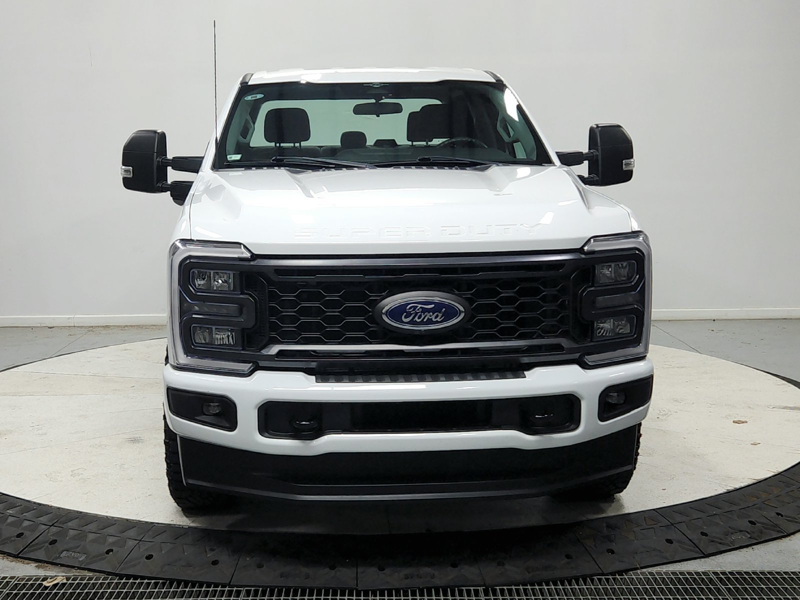 Used 2023 Ford F250 XL w/ STX Appearance Package AWD/4WD image 3