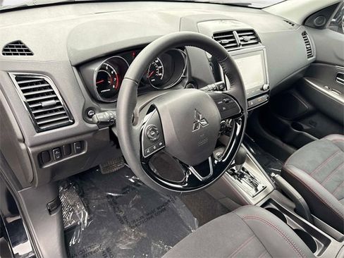 Used 2025 Mitsubishi Outlander Sport SE image 18