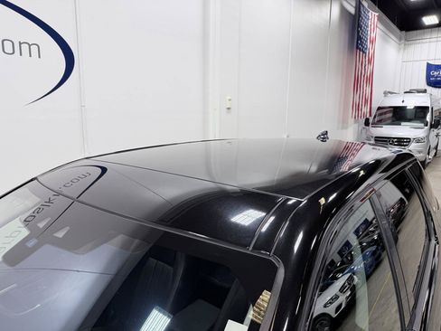 Used 2017 Land Rover Discovery Sport HSE AWD/4WD image 14