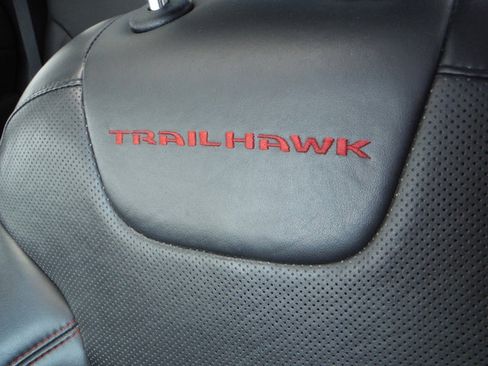Used 2018 Jeep Cherokee Trailhawk w/ Quick Order Package 27L AWD/4WD image 22