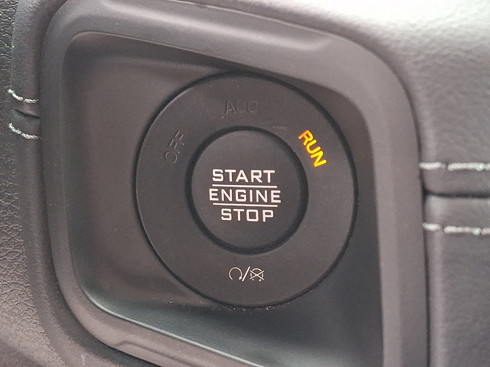 Used 2025 Jeep Wrangler Unlimited Sahara AWD/4WD image 23