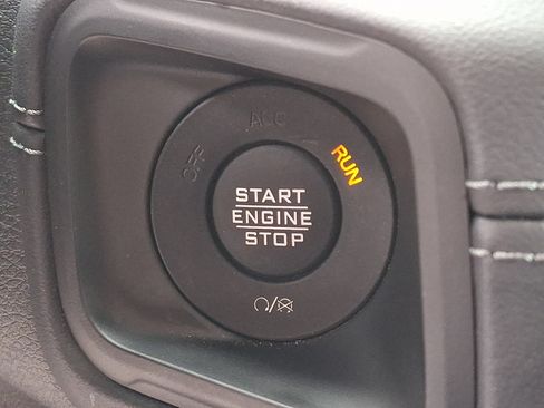 Used 2025 Jeep Wrangler Unlimited Sahara AWD/4WD image 23