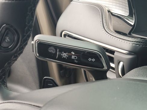 Used 2025 Lincoln Corsair FWD image 26