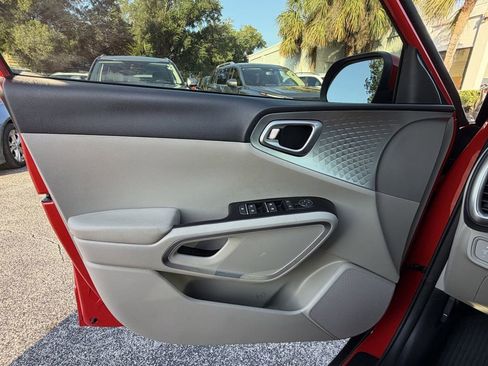 Certified 2023 Kia Soul LX FWD image 20