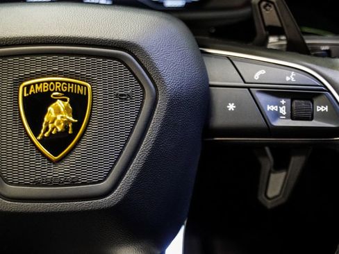 Used 2022 Lamborghini Urus AWD/4WD image 14