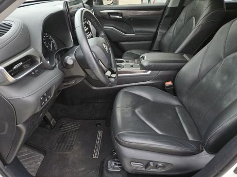Used 2020 Toyota Highlander Limited image 28