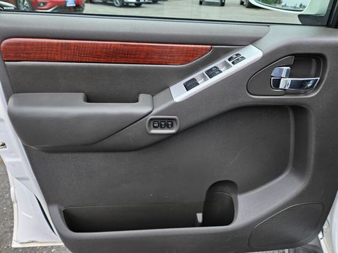 Used 2008 Nissan Pathfinder LE AWD/4WD image 18