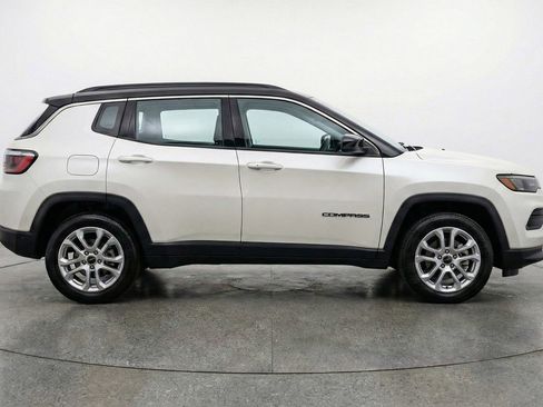 Used 2025 Jeep Compass Limited image 8