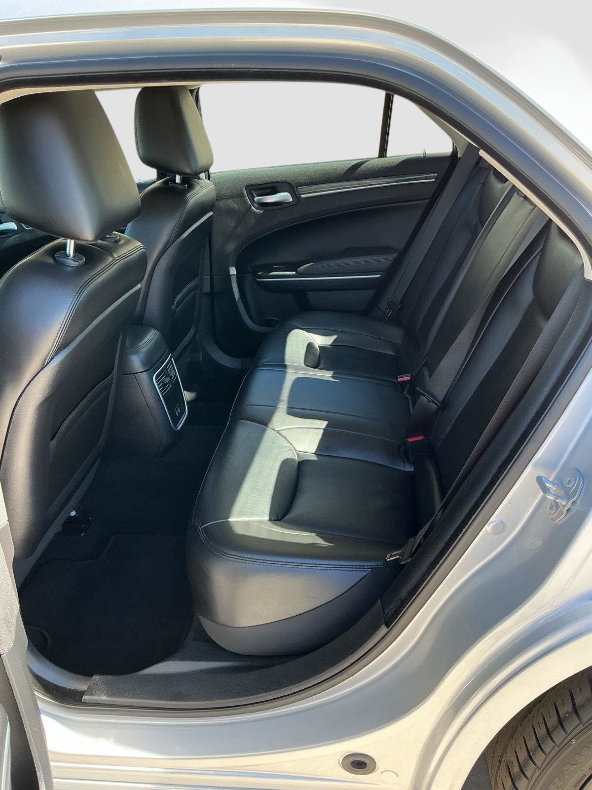 Used 2022 Chrysler 300 Touring L RWD image 19