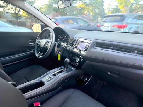 Used 2017 Honda HR-V LX image 12
