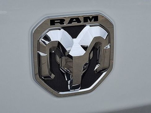 Used 2024 RAM 2500 Tradesman w/ Chrome Appearance Group image 23