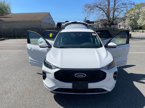 Used 2023 Ford Escape ST-Line Select AWD/4WD image 29