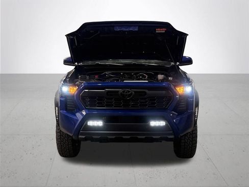 Used 2024 Toyota Tacoma TRD Off-Road w/ TRD Off Road Upgrade Package AWD/4WD image 5