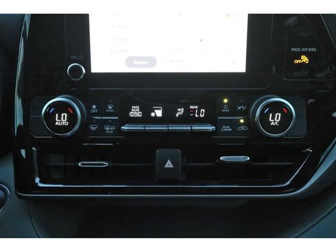 Used 2023 Toyota Highlander LE image 21