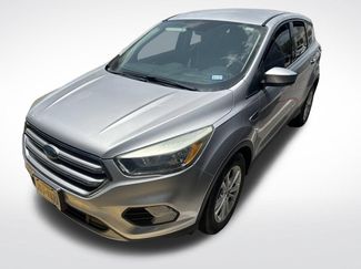 Used 2017 Ford Escape SE FWD video 1