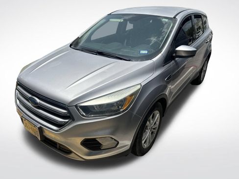 Used 2017 Ford Escape SE FWD image 1
