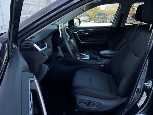 Used 2025 Toyota RAV4 XLE image 10