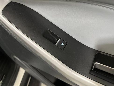 Used 2022 Ford Explorer XLT w/ Equipment Group 202A image 39