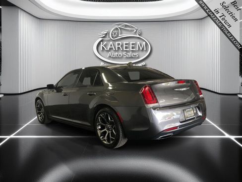 Used 2018 Chrysler 300 S RWD image 7