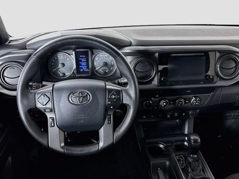 Used 2019 Toyota Tacoma TRD Off-Road w/ Technology Package AWD/4WD image 23