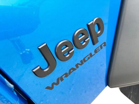 Used 2024 Jeep Wrangler Sport AWD/4WD image 9