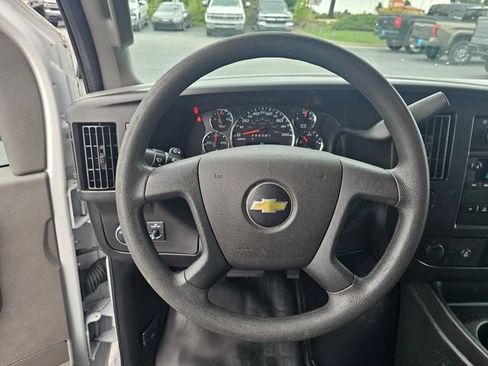 Used 2020 Chevrolet Express 3500 RWD image 17