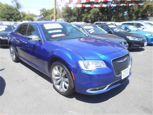 Used 2019 Chrysler 300 Limited image 1