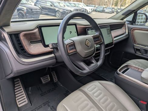 Used 2023 Rivian R1S Launch Edition image 14