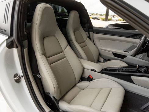 Used 2022 Porsche 911 Targa 4 GTS AWD/4WD image 33