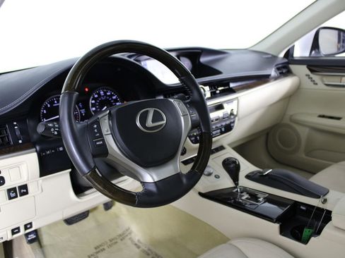 Used 2014 Lexus ES 350 w/ Ultra Luxury Package image 17