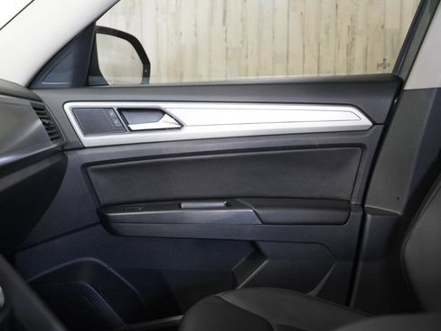 Used 2019 Volkswagen Atlas SE FWD image 32