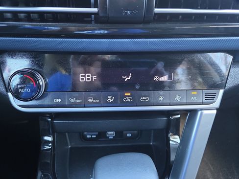 Used 2023 Kia Seltos S w/ Navigation Package AWD/4WD image 19