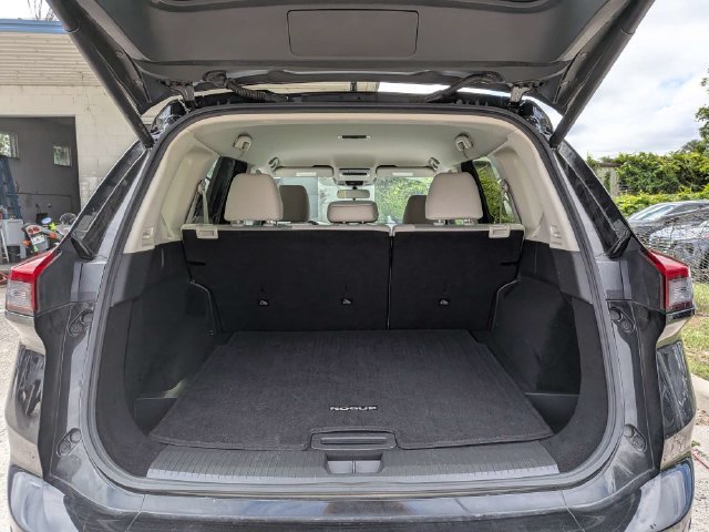 Used 2025 Nissan Rogue SV FWD image 12