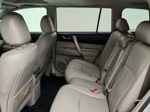 Used 2013 Toyota Highlander SE w/ Convenience Pkg AWD/4WD image 21