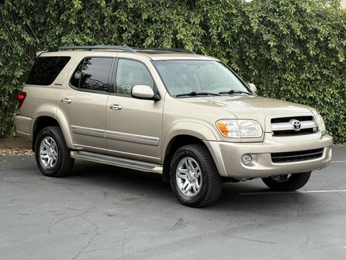Used 2005 Toyota Sequoia Limited AWD/4WD image 3