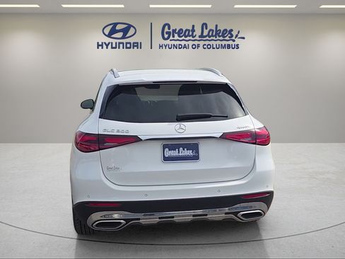 Used 2025 Mercedes-Benz GLC 300 4MATIC image 4