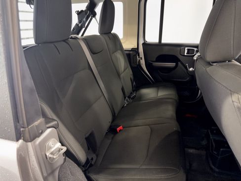 Used 2018 Jeep Wrangler Unlimited Sport S AWD/4WD image 28