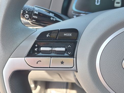 Used 2025 Hyundai Elantra SE FWD image 27