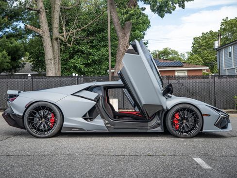 Used 2024 Lamborghini Revuelto AWD/4WD image 16