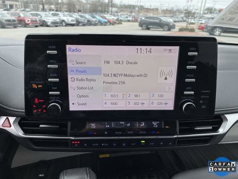 Used 2021 Toyota Sienna Limited image 17