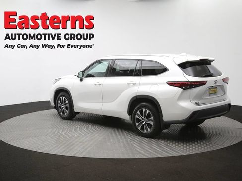 Used 2021 Toyota Highlander XLE AWD/4WD image 65