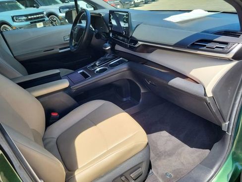 Used 2024 Toyota Sienna XLE image 26