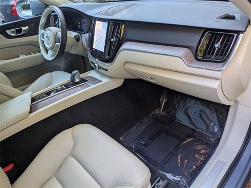 Certified 2022 Volvo XC60 B5 Momentum w/ Advanced Package image 29