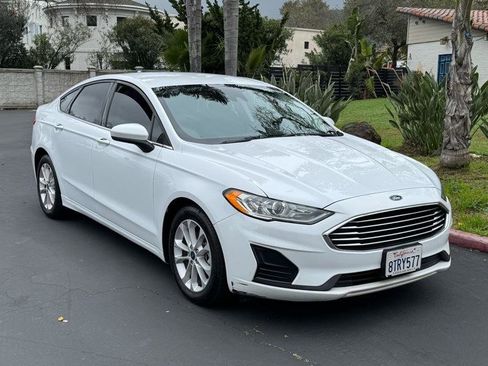 Used 2020 Ford Fusion SE image 4